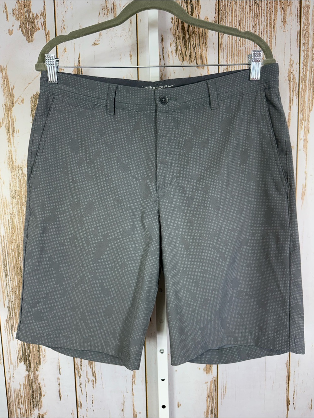 Nike Golf, Modern Fit Golf Shorts. Size 32. Grey Print. Dri Fit. Excellent cond